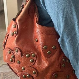 Isabela Fiore. Leather and hardware